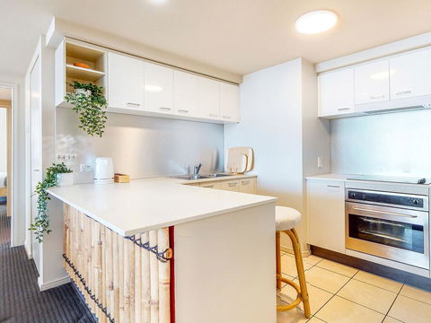 Modern 2BR Apartment In Chevron Renaissance - Perths Hotel 2
