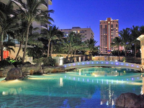 Modern 2BR Apartment In Chevron Renaissance - Perths Hotel 0
