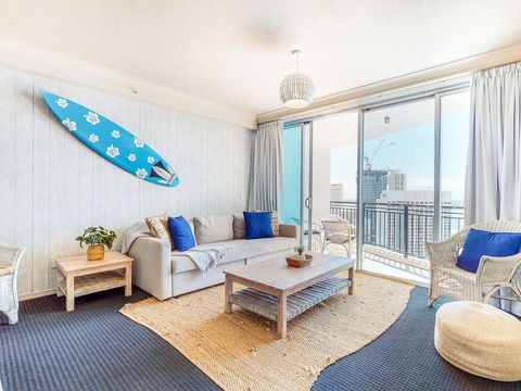 Modern 2BR Apartment In Chevron Renaissance - Perths Hotel 3