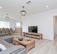 Modern and Spacious home near Curtin University - Perths Hotel