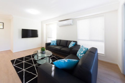Modern Home Away From Home - Perths Hotel 1