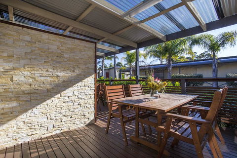 Mollymook Caravan Park - Perths Hotel 1