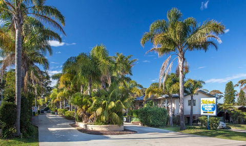 Mollymook Caravan Park - Perths Hotel 0