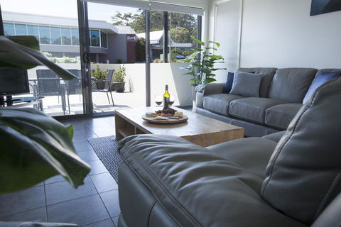 Mollymook Luxury Beachfront Apartment 3 - Perths Hotel 3