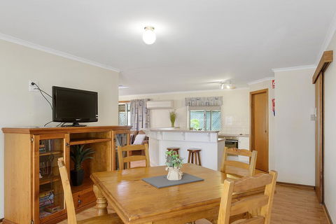 Moonta Bay Accommodation - Perths Hotel 2