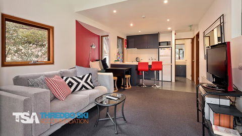 Mosswood 1 - Perths Hotel 3