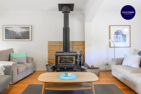 NATURE LOVERS DREAM // FIREPLACE //ACCESS TO HIKES - Perths Hotel 3