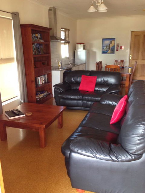 Albany Beachside Accommodation - Perths Hotel 1