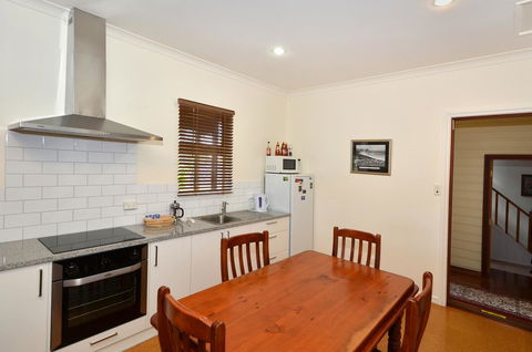Albany Beachside Accommodation - Perths Hotel 9