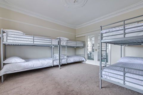 Serpentine Rose - Perths Hotel 10
