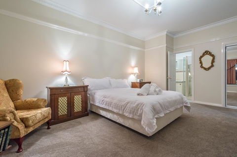 Serpentine Rose - Perths Hotel 3