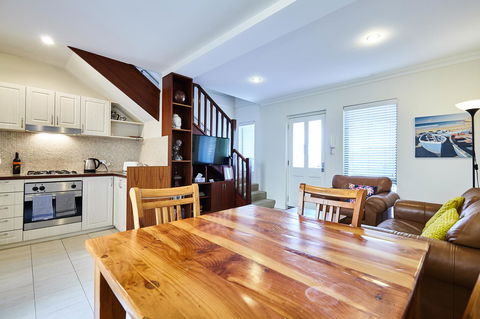 Fremantle Townhouse U/5 - Perths Hotel 2