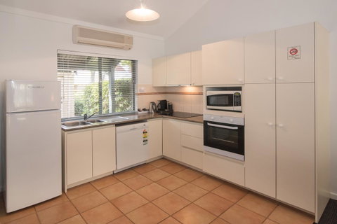 Bayshore Beachside Resort - Perths Hotel 22
