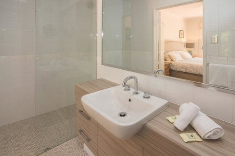 Bayshore Beachside Resort - Perths Hotel 6