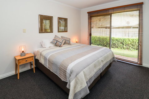 Bayshore Beachside Resort - Perths Hotel 1