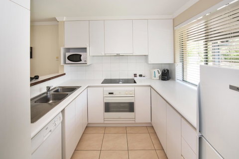 Bayshore Beachside Resort - Perths Hotel 30