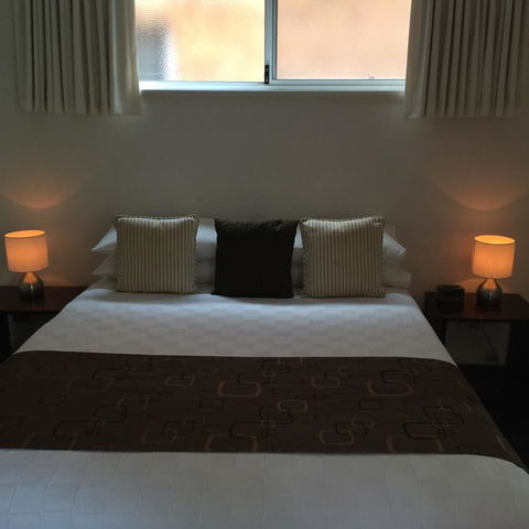 West End District Apartments - Perths Hotel 4