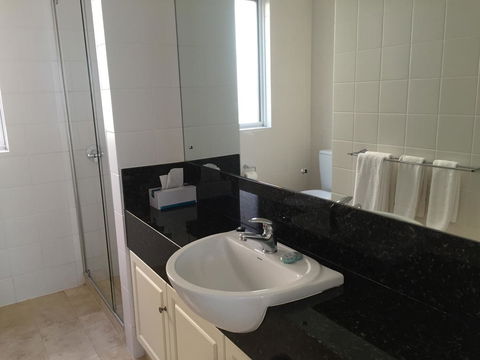 West End District Apartments - Perths Hotel 12