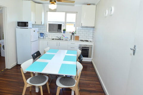 Midgard Cottage - Great Location & Close To Airport - Perths Hotel 4