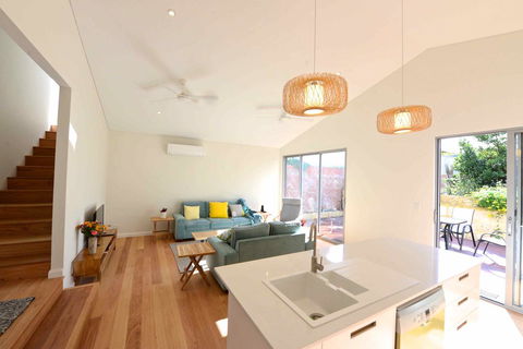Sunny Blinco Street House - Perths Hotel 4