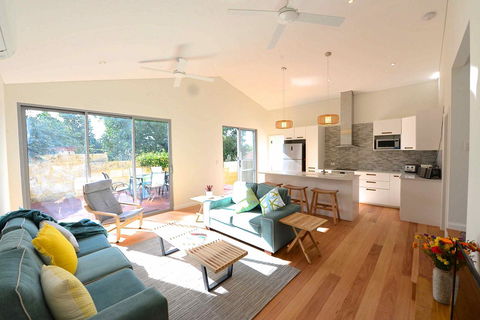 Sunny Blinco Street House - Perths Hotel 0