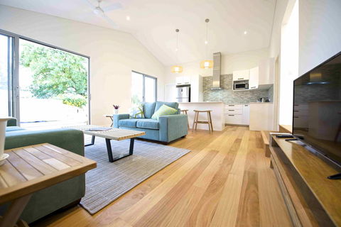 Sunny Blinco Street House - Perths Hotel 1