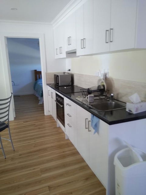 DIANELLA Budget Rooms Happy Place To Stay - Perths Hotel 33