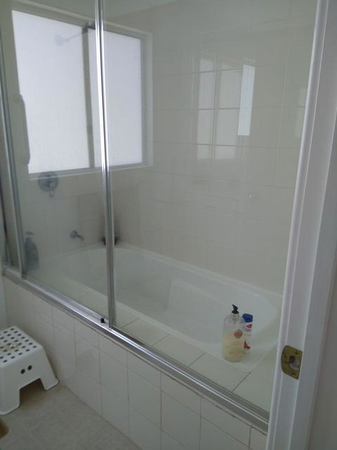 DIANELLA Budget Rooms Happy Place To Stay - Perths Hotel 37