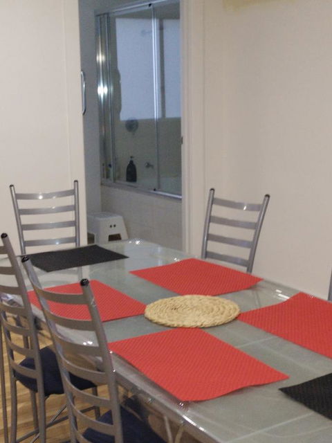 DIANELLA Budget Rooms Happy Place To Stay - Perths Hotel 27