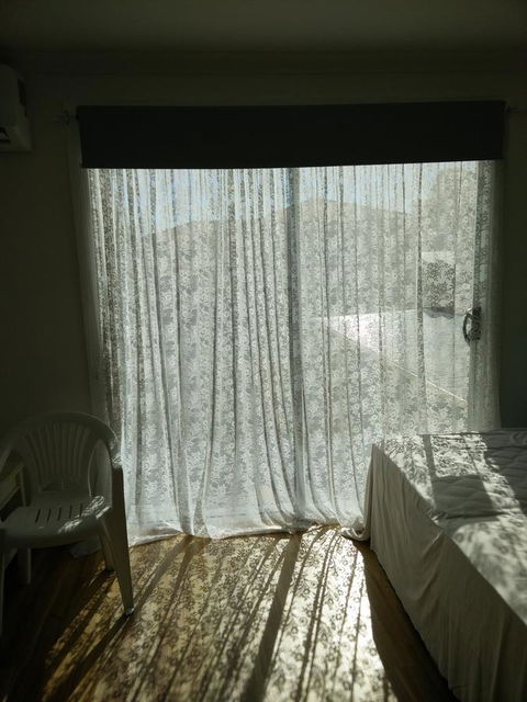 DIANELLA Budget Rooms Happy Place To Stay - Perths Hotel 18
