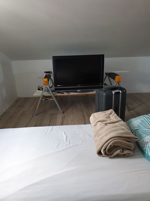 DIANELLA Budget Rooms Happy Place To Stay - Perths Hotel 6