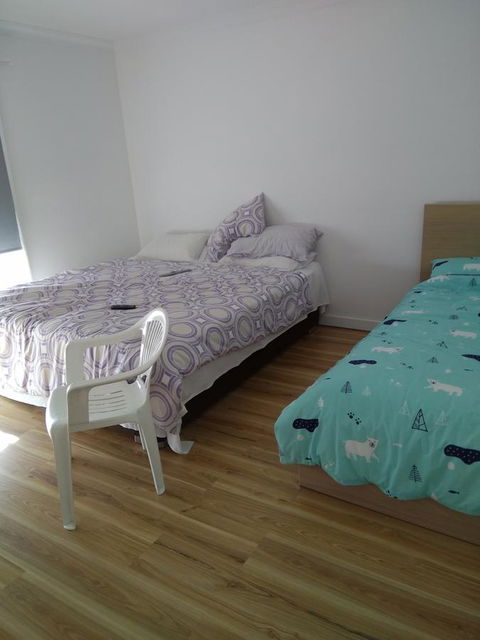 DIANELLA Budget Rooms Happy Place To Stay - Perths Hotel 13