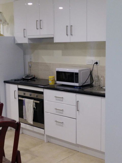 DIANELLA Budget Rooms Happy Place To Stay - Perths Hotel 25