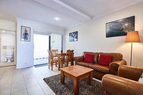 Fremantle Townhouse Unit 6 - Perths Hotel 1