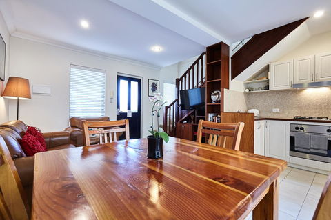 Fremantle Townhouse Unit 6 - Perths Hotel 0