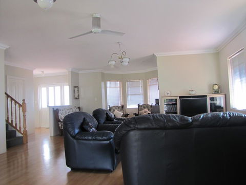 Ocean View Retreat - Perths Hotel 34