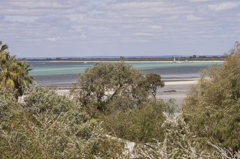 Calm Waters - Perths Hotel 7