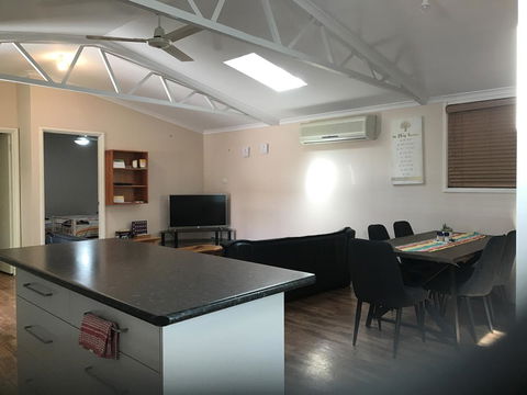 Sabai Accommodation - Perths Hotel 21