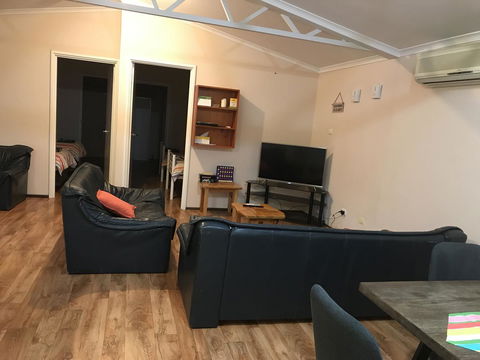 Sabai Accommodation - Perths Hotel 14