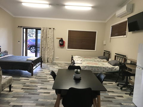 Sabai Accommodation - Perths Hotel 8
