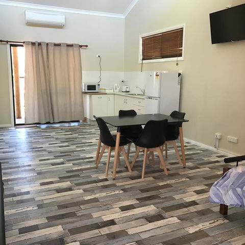 Sabai Accommodation - Perths Hotel 4