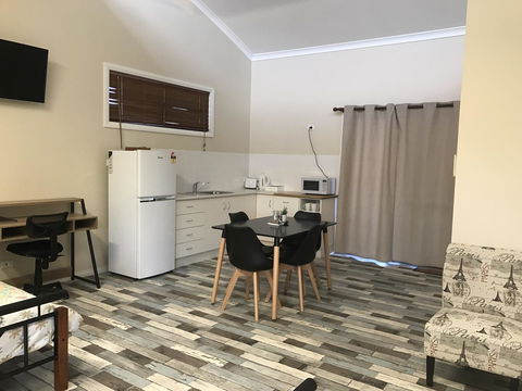 Sabai Accommodation - Perths Hotel 12