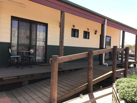 Sabai Accommodation - Perths Hotel 26