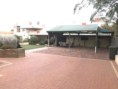 Sabai Accommodation - Perths Hotel 15