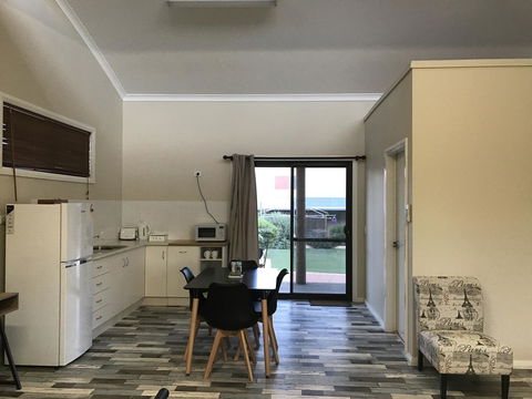 Sabai Accommodation - Perths Hotel 17