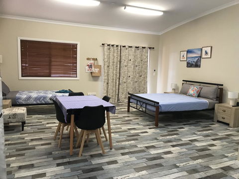 Sabai Accommodation - Perths Hotel 3