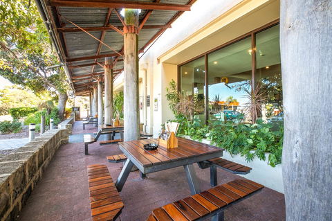 Nightcap At Wanneroo Tavern - Perths Hotel 10