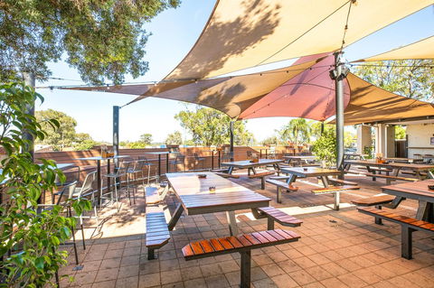 Nightcap At Wanneroo Tavern - Perths Hotel 7