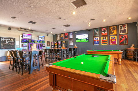 Nightcap At Wanneroo Tavern - Perths Hotel 5