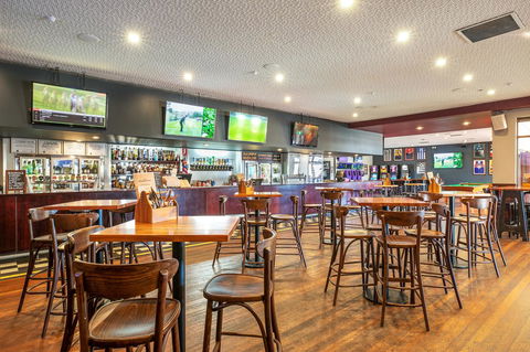 Nightcap At Wanneroo Tavern - Perths Hotel 8